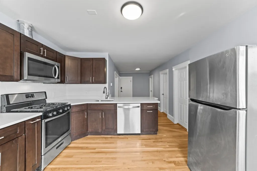 4 bed, 2 bath apartment for rent at 516 Washington Unit 2, Brighton — photo 1 of 14
