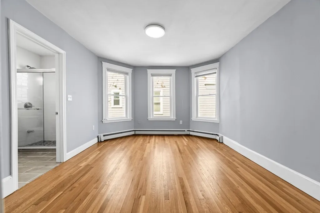4 bed, 2 bath apartment for rent at 516 Washington Unit 2, Brighton — photo 7 of 14