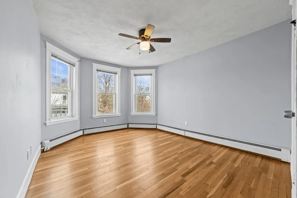 3 bed, 2 bath apartment for rent at 516 Washington Unit 3, Brighton — photo 4 of 17
