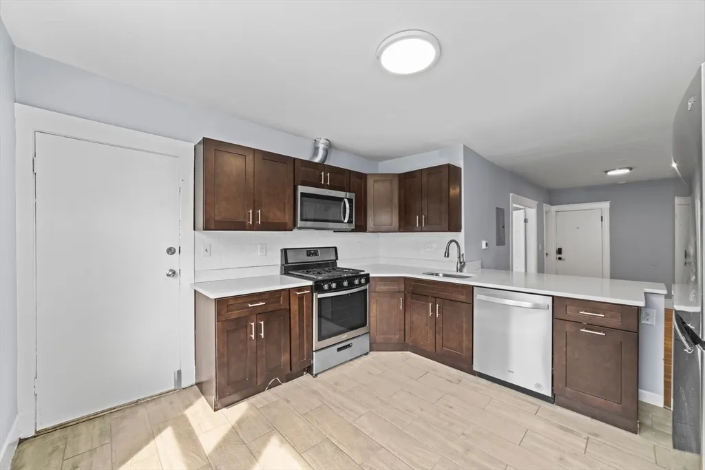 3 bed, 2 bath apartment for rent at 516 Washington Unit 3, Brighton — photo 10 of 17