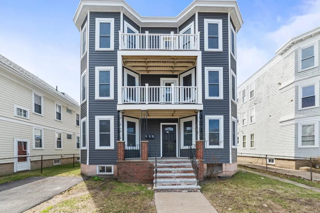3 bed, 2 bath apartment for rent at 516 Washington Unit 3, Brighton — photo 1 of 17