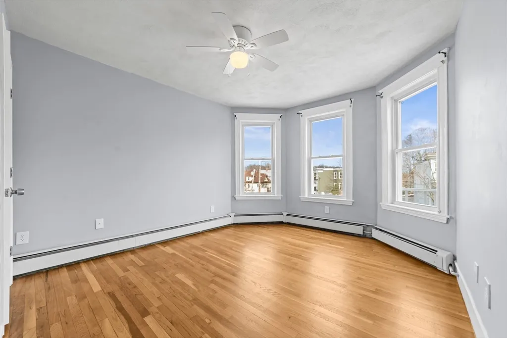 3 bed, 2 bath apartment for rent at 516 Washington Unit 3, Brighton — photo 2 of 17