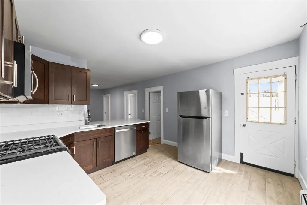 3 bed, 2 bath apartment for rent at 516 Washington Unit 3, Brighton — photo 9 of 17