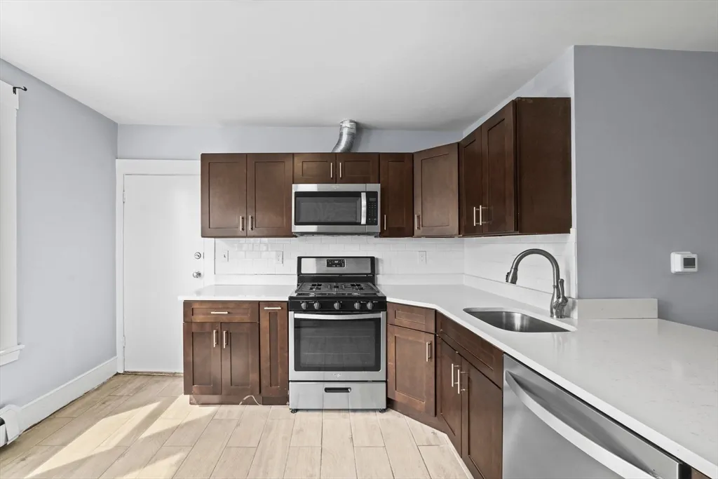 3 bed, 2 bath apartment for rent at 516 Washington Unit 3, Brighton — photo 11 of 17