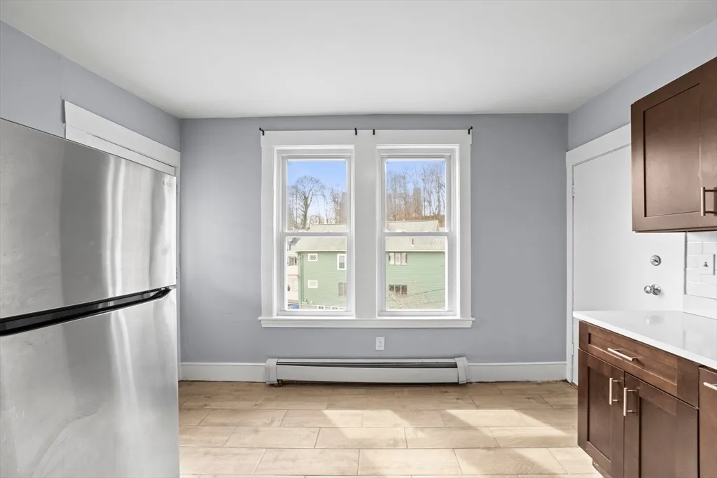 3 bed, 2 bath apartment for rent at 516 Washington Unit 3, Brighton — photo 12 of 17