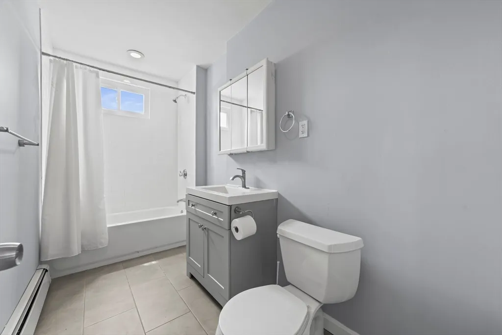 3 bed, 2 bath apartment for rent at 516 Washington Unit 3, Brighton — photo 8 of 17