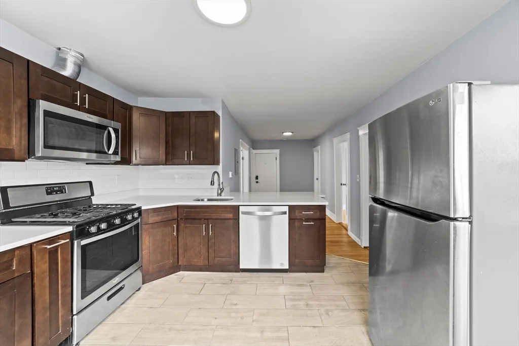 3 bed, 2 bath apartment for rent at 516 Washington Unit 3, Brighton — photo 13 of 17