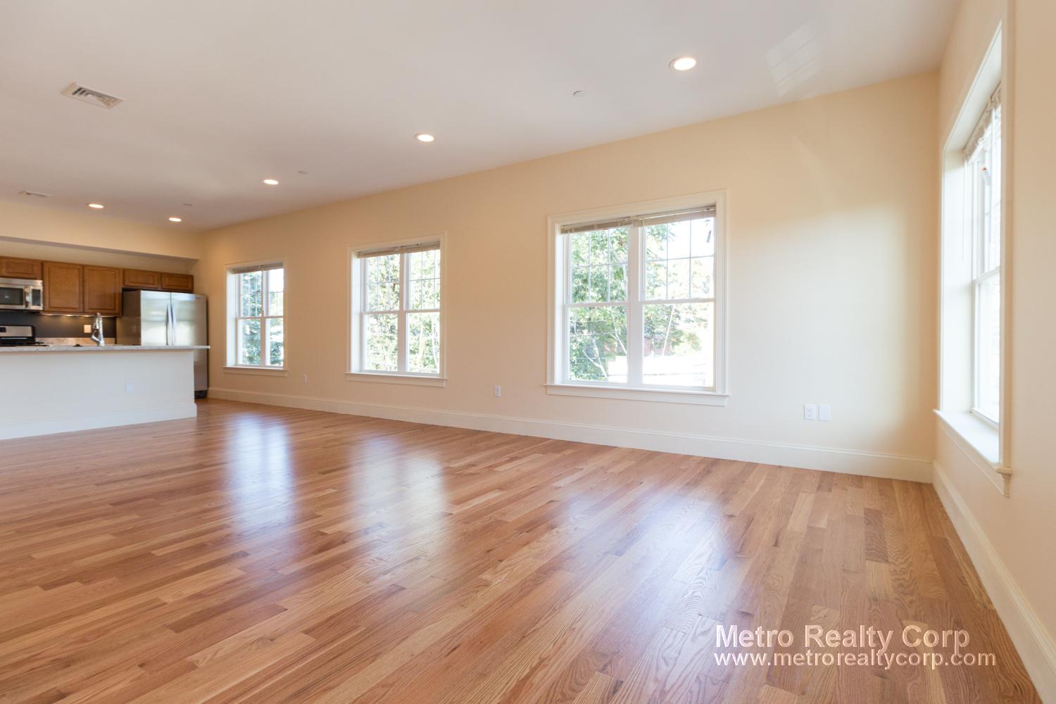 2 bed, 2 bath apartment for rent at 5165 Washington St Unit 1, West Roxbury — photo 2 of 21