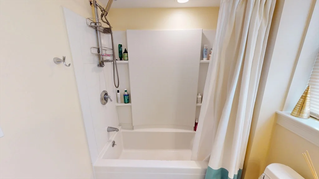 2 bed, 2 bath apartment for rent at 5165 Washington Unit 7, West Roxbury — photo 11 of 25