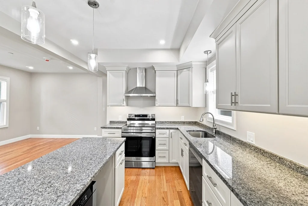 2 bed, 1 bath apartment for rent at 517 E 3rd Unit 1, South Boston — photo 3 of 21
