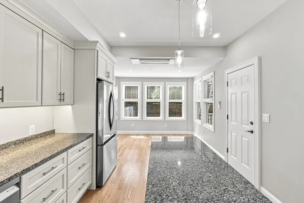 2 bed, 1 bath apartment for rent at 517 E 3rd Unit 1, South Boston — photo 5 of 21