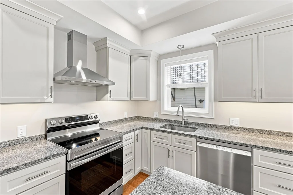 2 bed, 1 bath apartment for rent at 517 E 3rd Unit 1, South Boston — photo 2 of 21