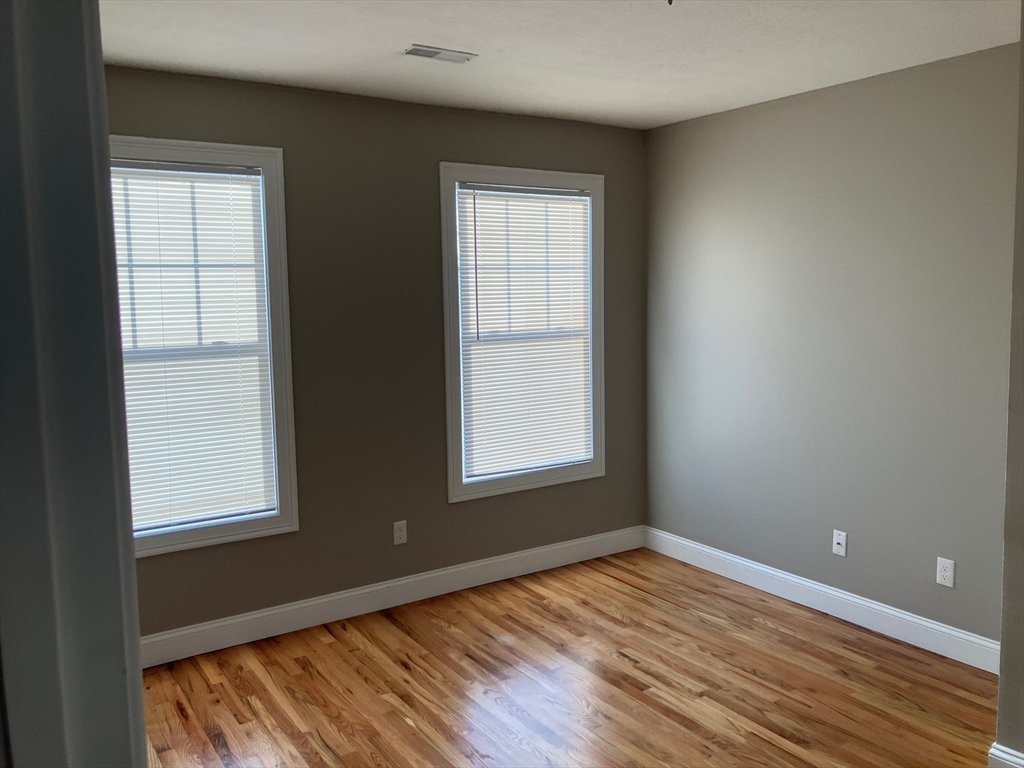 2 bed, 1 bath apartment for rent at 517 Mckinstry Ave Unit 2, Chicopee — photo 8 of 9
