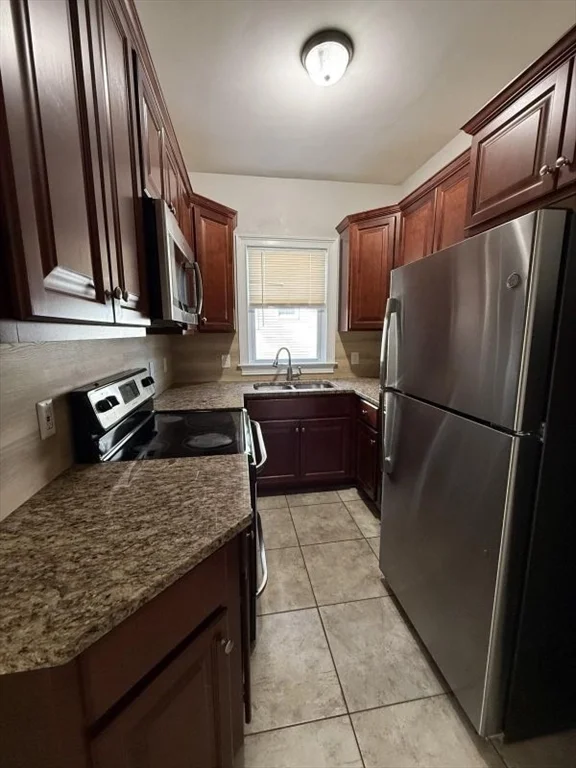 2 bed, 1 bath apartment for rent at 517 President Unit 1, Fall River — photo 2 of 13