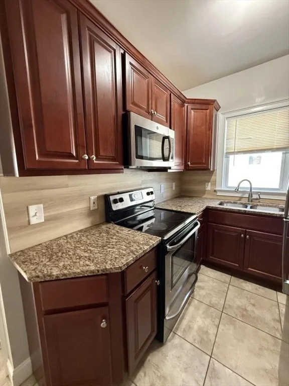 2 bed, 1 bath apartment for rent at 517 President Unit 1, Fall River — photo 1 of 13