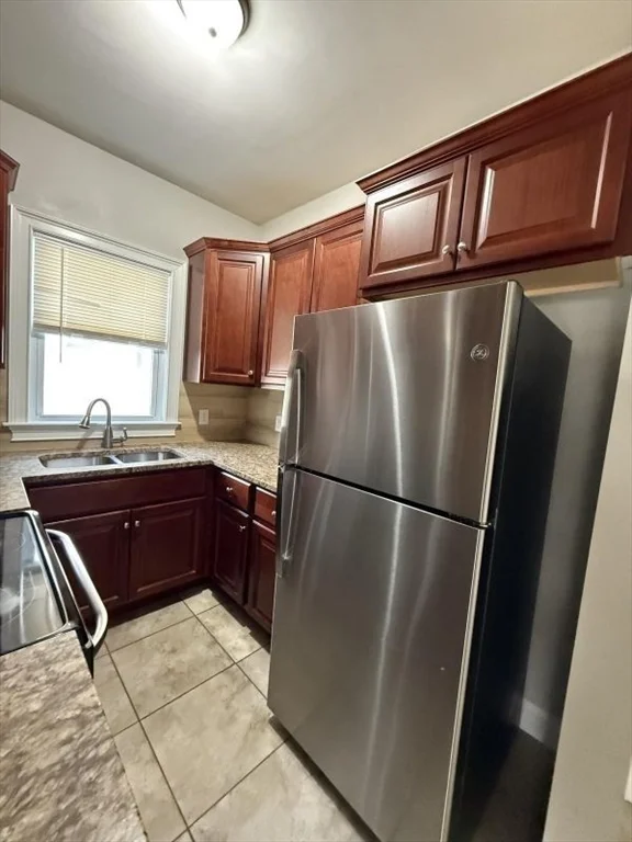 2 bed, 1 bath apartment for rent at 517 President Unit 1, Fall River — photo 3 of 13