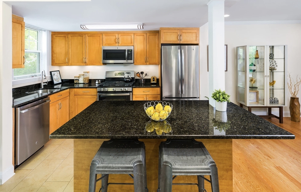 2 bed, 1 bath apartment for rent at 517 Vfw Pkwy Unit 517, Chestnut Hill — photo 2 of 3