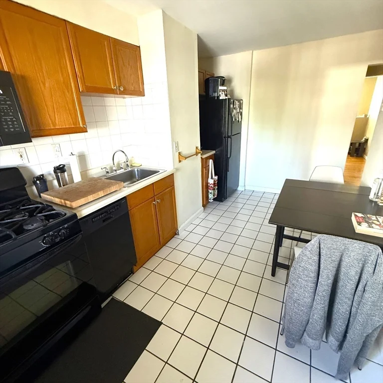 1 bed, 1 bath apartment for rent at 518 East 3rd Unit 1, South Boston — photo 2 of 7