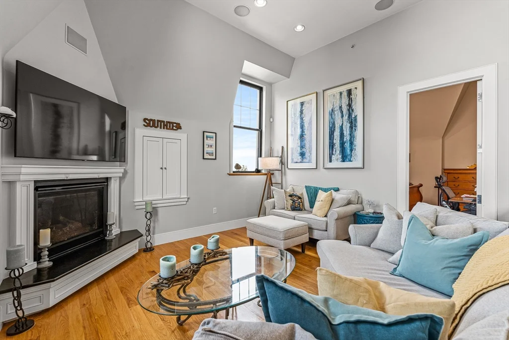 2 bed, 2 bath apartment for rent at 518 East 6th St Unit 8, South Boston — photo 3 of 30