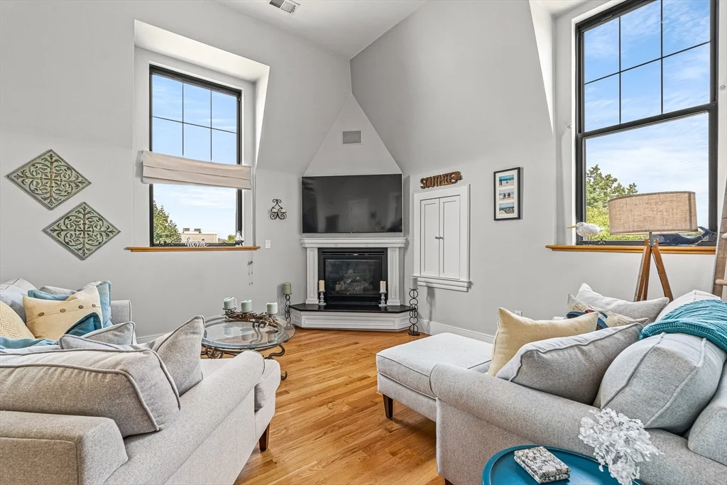 2 bed, 2 bath apartment for rent at 518 East 6th St Unit 8, South Boston — photo 4 of 30