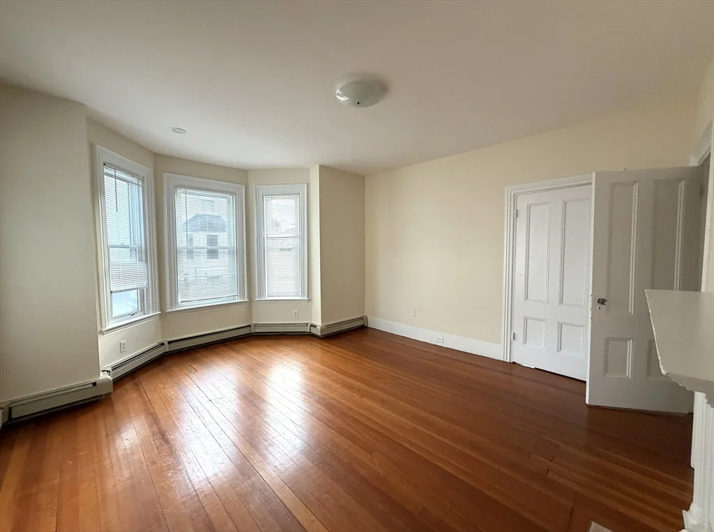 2 bed, 1 bath apartment for rent at 518 Watertertown St Unit 1, Newton — photo 3 of 8