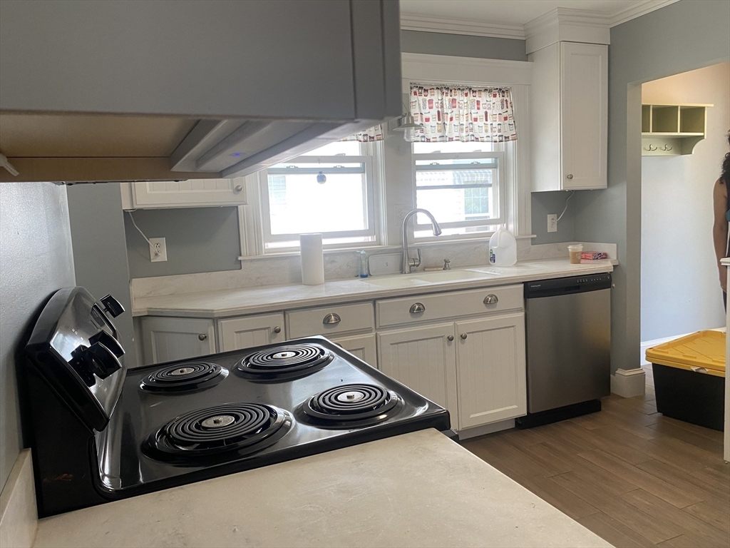 2 bed, 1 bath apartment for rent at 519 Belmont St Unit 1, Belmont — photo 4 of 37