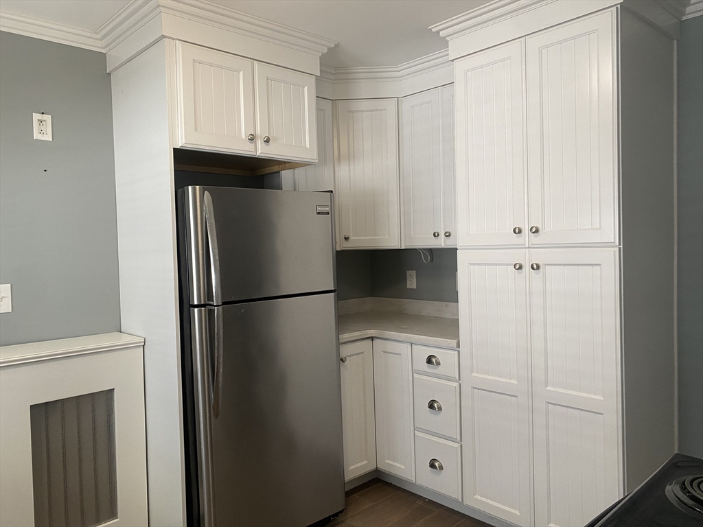 2 bed, 1 bath apartment for rent at 519 Belmont St Unit 1, Belmont — photo 6 of 37