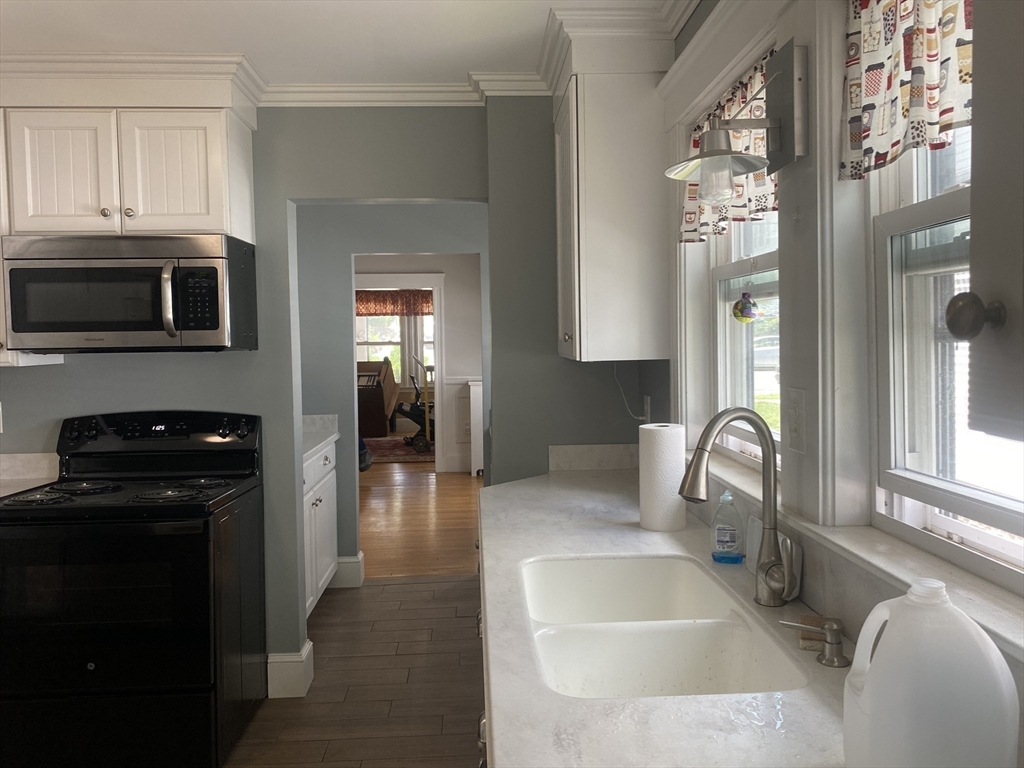 2 bed, 1 bath apartment for rent at 519 Belmont St Unit 1, Belmont — photo 8 of 37