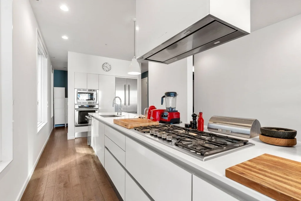 2 bed, 2 bath apartment for rent at 519 East 1st St Unit 4, South Boston — photo 5 of 16