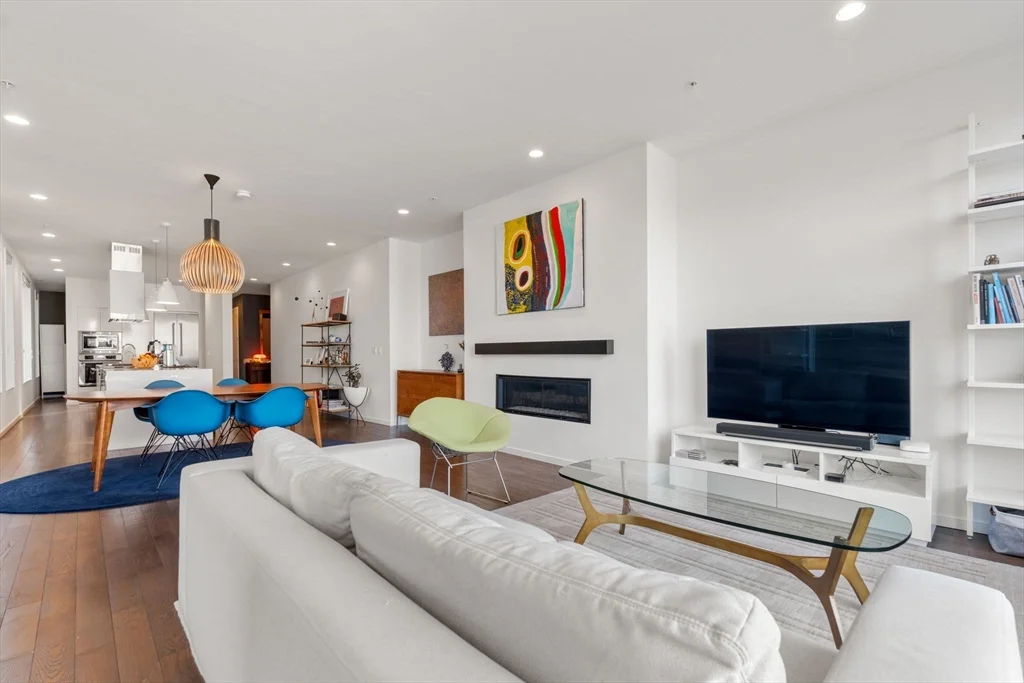 2 bed, 2 bath apartment for rent at 519 East 1st St Unit 4, South Boston — photo 3 of 16