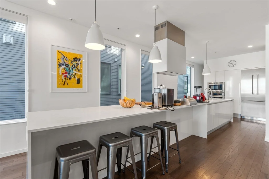 2 bed, 2 bath apartment for rent at 519 East 1st St Unit 4, South Boston — photo 4 of 16