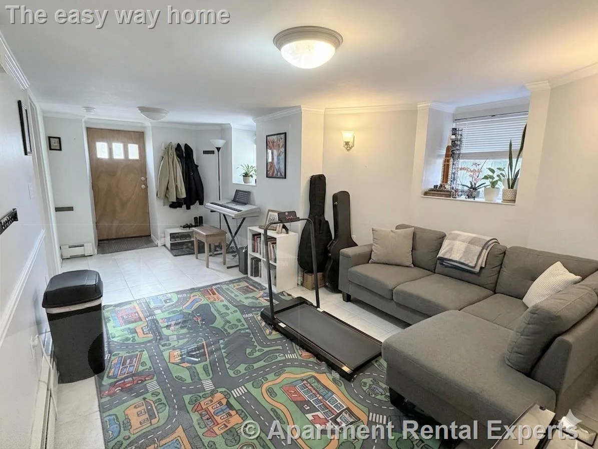 4 bed, 2 bath apartment for rent at 519 Main St Unit 1, Magoun Square — photo 12 of 22