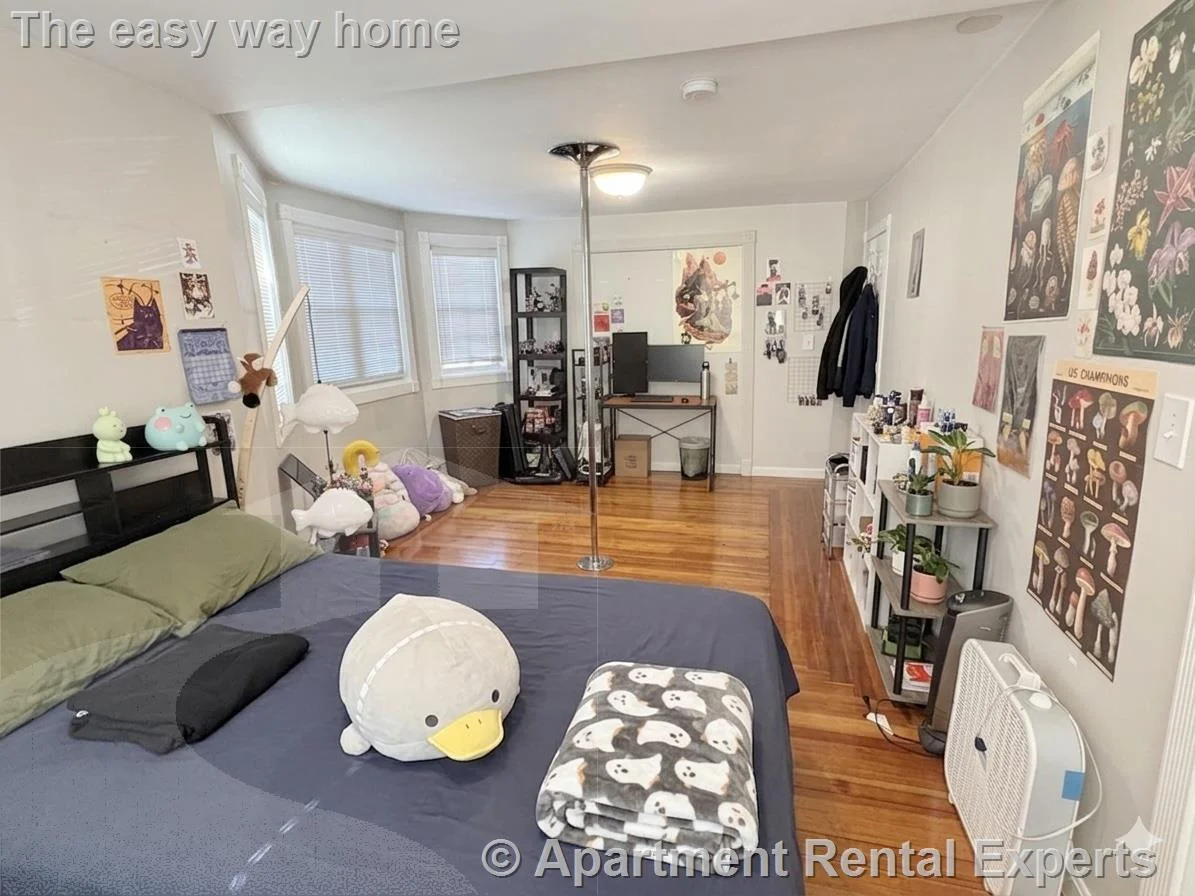 4 bed, 2 bath apartment for rent at 519 Main St Unit 1, Magoun Square — photo 9 of 22