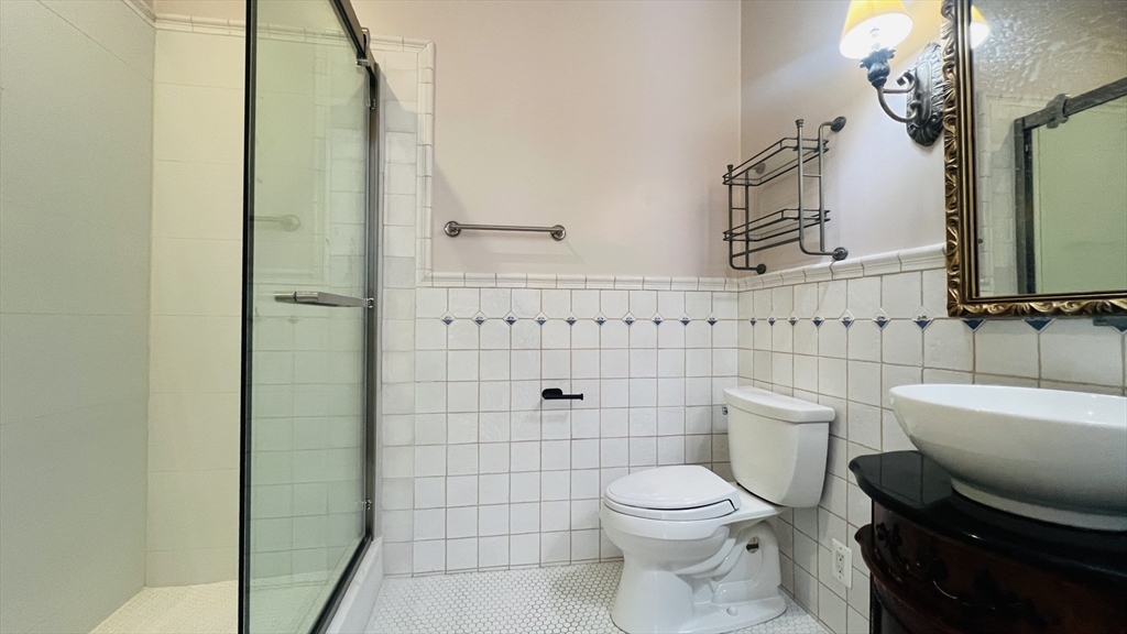8+ bed, 4+ bath apartment for rent at 519 Main St Unit 519, Waltham — photo 21 of 26