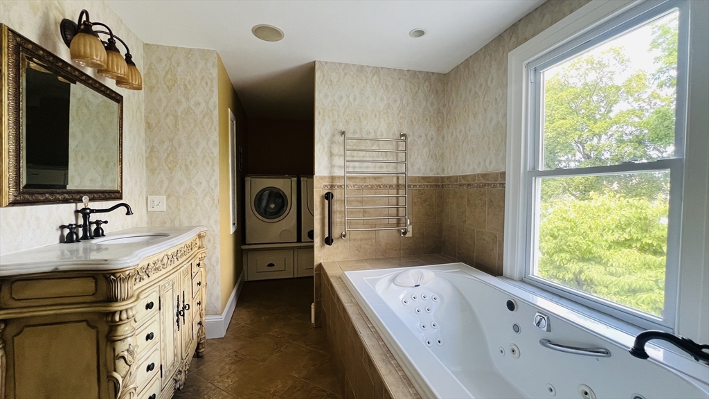 8+ bed, 4+ bath apartment for rent at 519 Main St Unit 519, Waltham — photo 20 of 26
