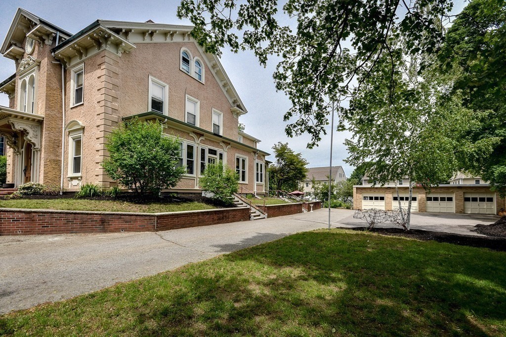8+ bed, 4+ bath apartment for rent at 519 Main St Unit 519, Waltham — photo 13 of 26