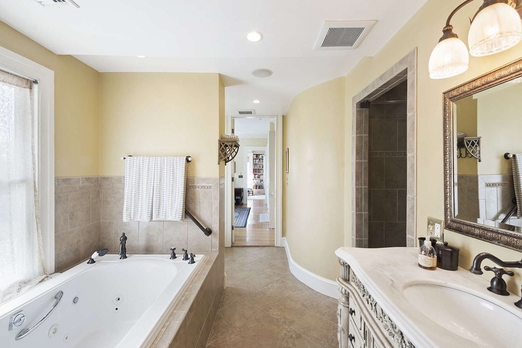 8+ bed, 4+ bath apartment for rent at 519 Main St Unit 519, Waltham — photo 11 of 26