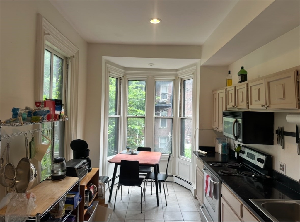 3 bed, 2 bath apartment for rent at 519 Massachusetts Ave Unit 1, Roxbury — photo 3 of 12