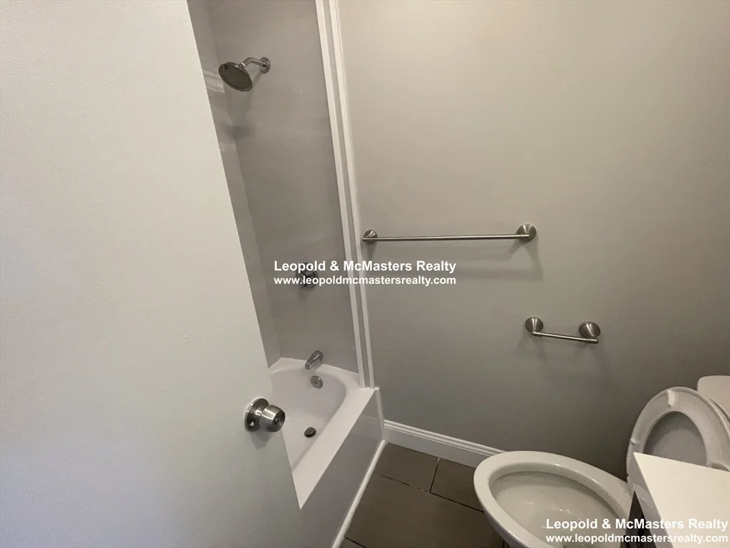 2 bed, 2 bath apartment for rent at 519 Washington St Unit 12, Griggs Park — photo 8 of 8