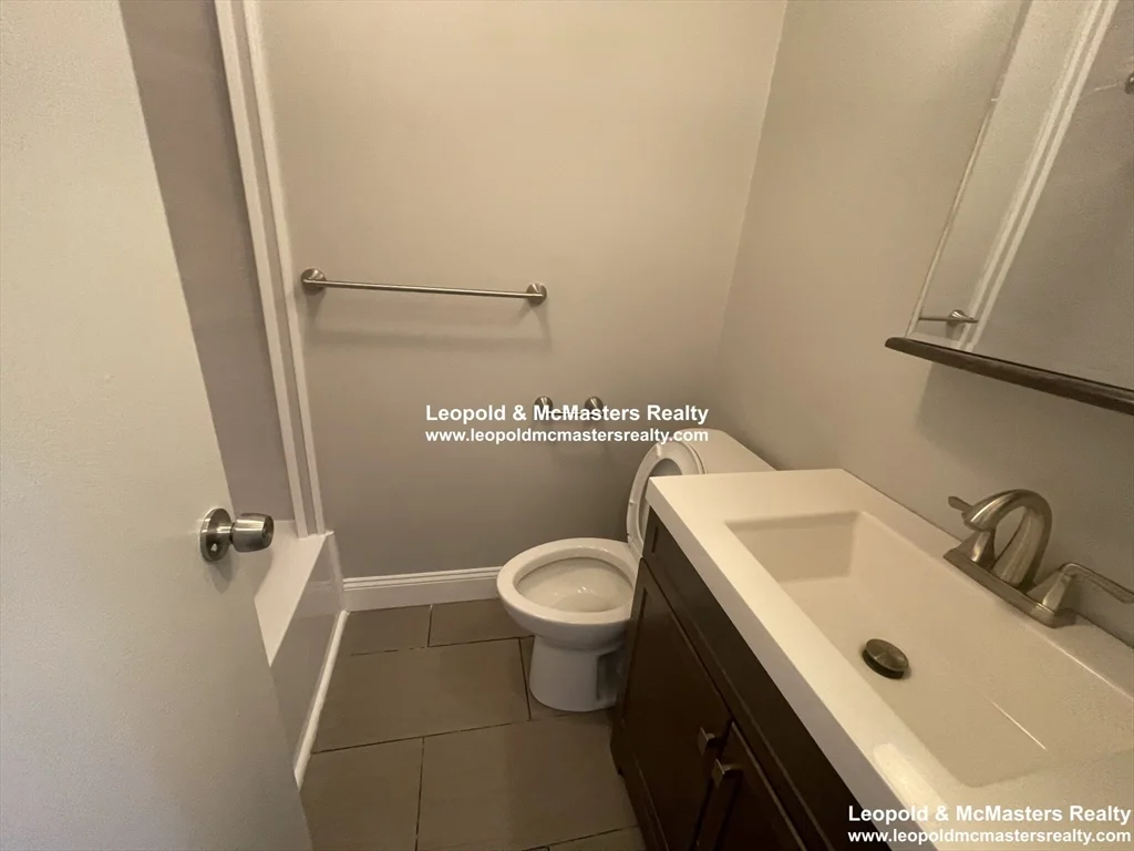 2 bed, 2 bath apartment for rent at 519 Washington St Unit 14, Griggs Park — photo 3 of 8