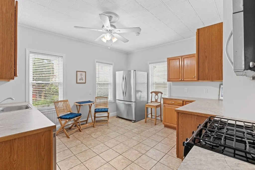 2 bed, 1 bath apartment for rent at 52-54 Church St Unit 1, Prospect Hill — photo 3 of 15