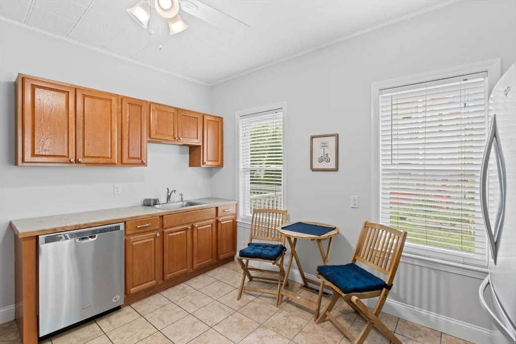 2 bed, 1 bath apartment for rent at 52-54 Church St Unit 1, Prospect Hill — photo 4 of 15