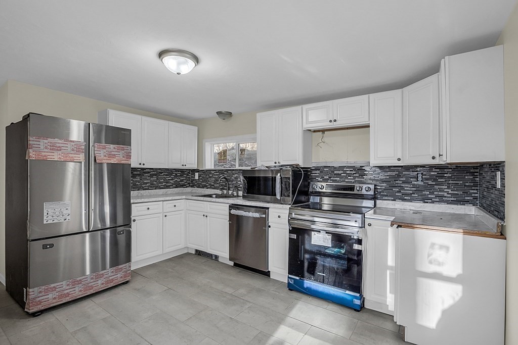 4 bed, 2 bath apartment for rent at 52-54 Mount Globe St Unit 52, Fitchburg — photo 8 of 20