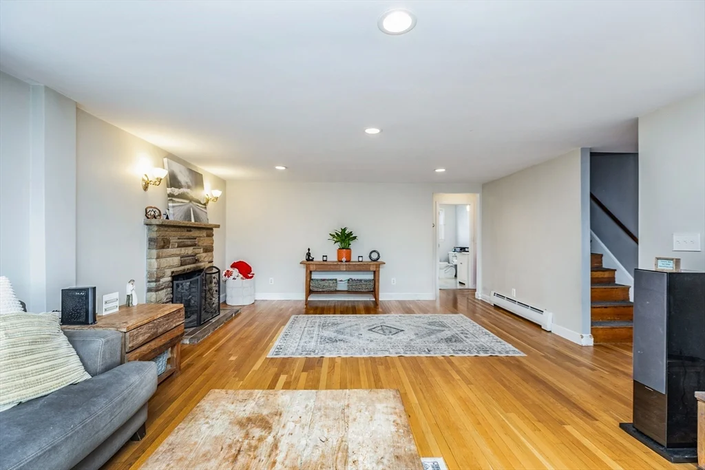 3 bed, 1 bath apartment for rent at 52 Albemarle Ave Unit 52, Lexington — photo 4 of 23