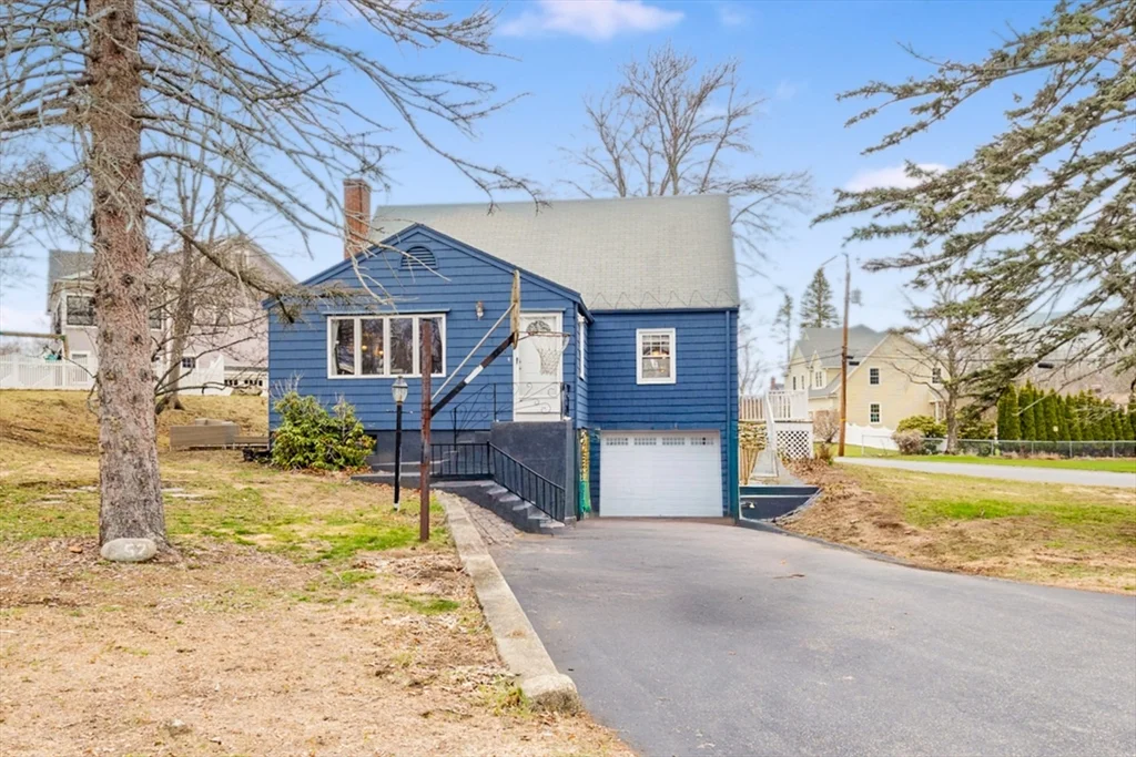 3 bed, 1 bath apartment for rent at 52 Albemarle Ave Unit 52, Lexington — photo 1 of 23