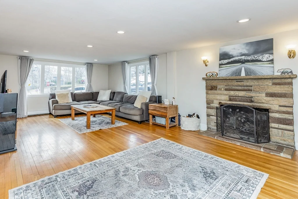 3 bed, 1 bath apartment for rent at 52 Albemarle Ave Unit 52, Lexington — photo 3 of 23