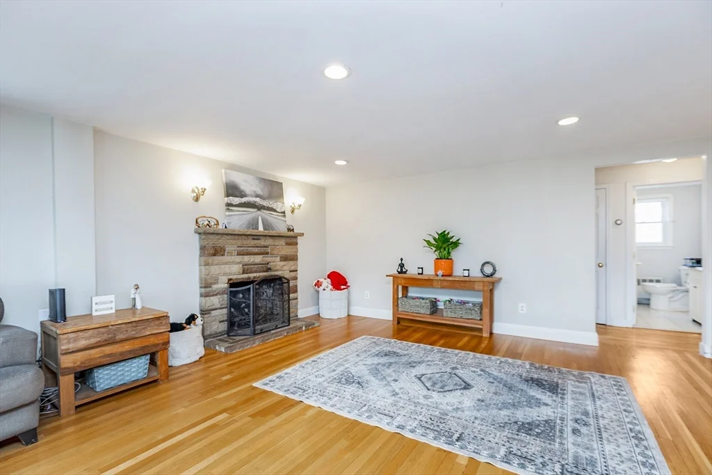 3 bed, 1 bath apartment for rent at 52 Albemarle Ave Unit 52, Lexington — photo 5 of 23
