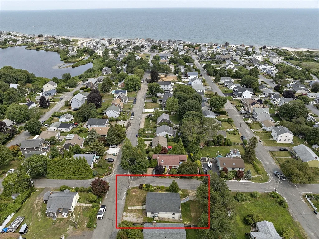 3 bed, 1 bath apartment for rent at 52 Beach St Unit 1-yearround, Plymouth