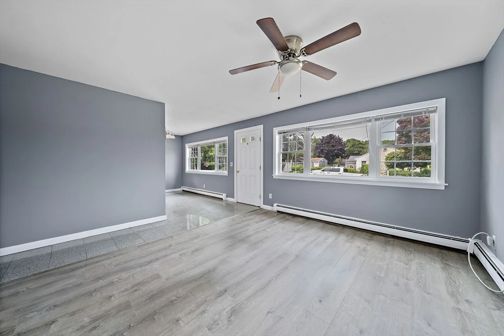 3 bed, 1 bath apartment for rent at 52 Beach St Unit 1-yearround, Plymouth — photo 4 of 11