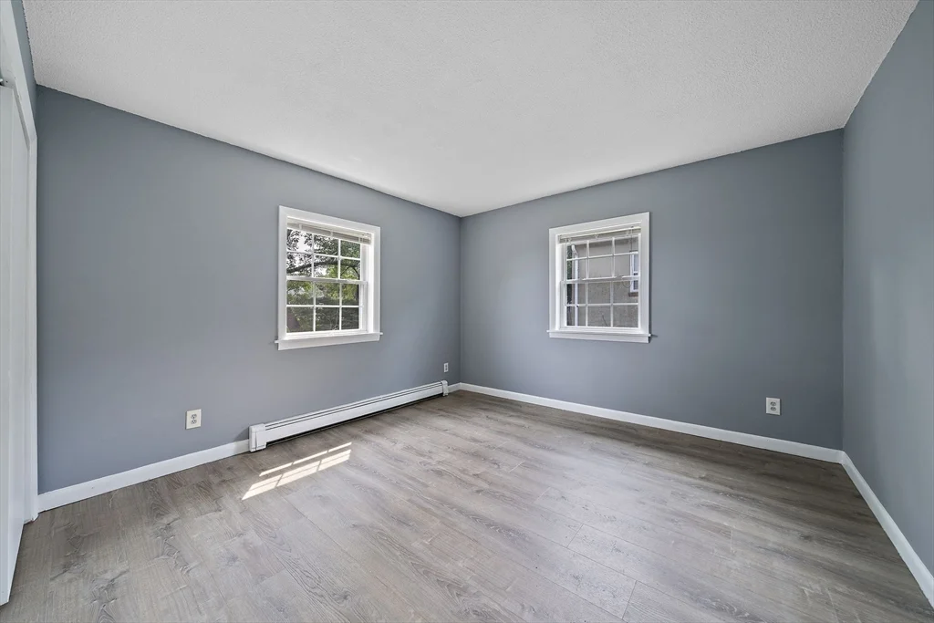 3 bed, 1 bath apartment for rent at 52 Beach St Unit 1-yearround, Plymouth — photo 5 of 11
